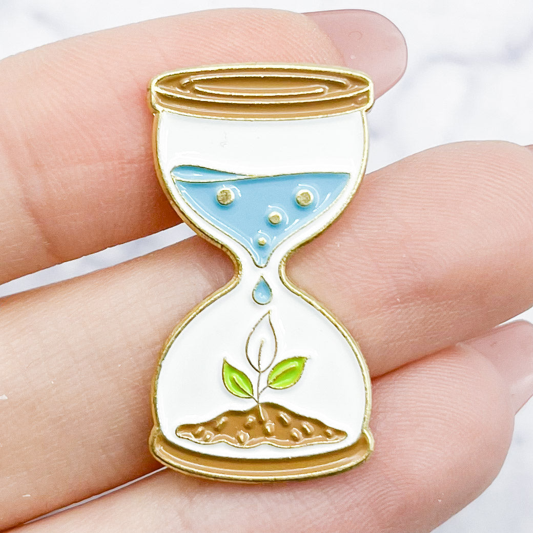 1 Inch Watering Plant Hourglass Pin B6