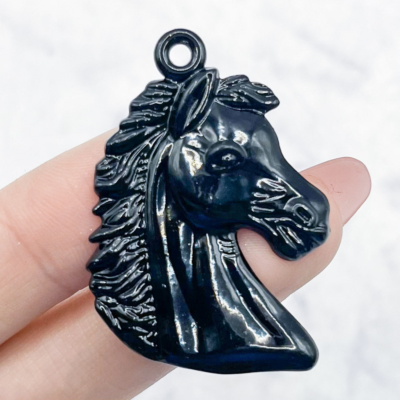 42mm Black Acrylic Horse Head Charm H35