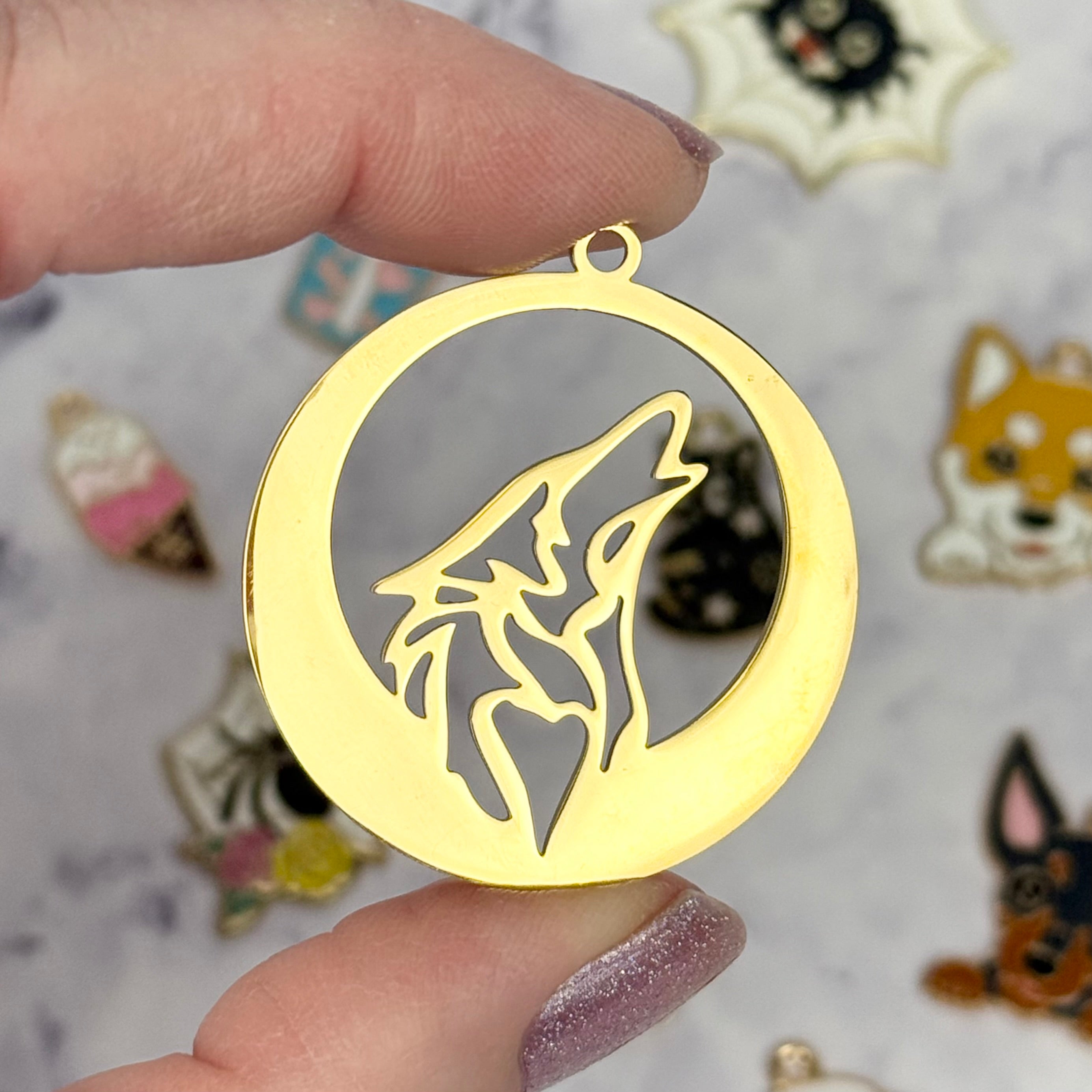 34mm Howling Wolf Gold Plate Stainless Charm T3