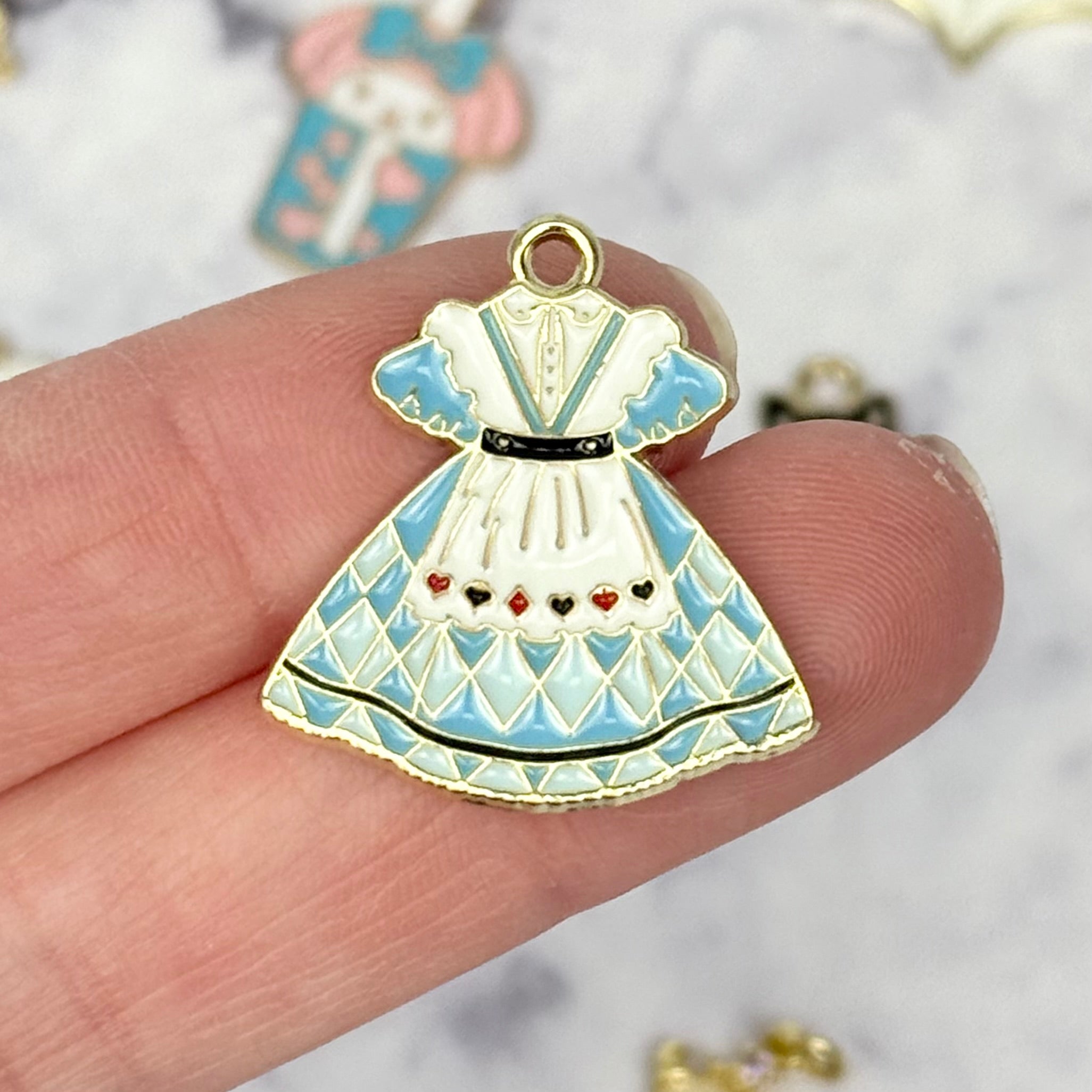 24mm Dress Alice in Wonderland Gold Plate Charm R25