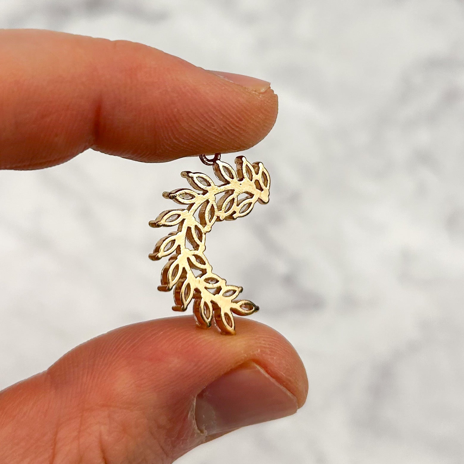 25mm Leaf White and Gold Pendant