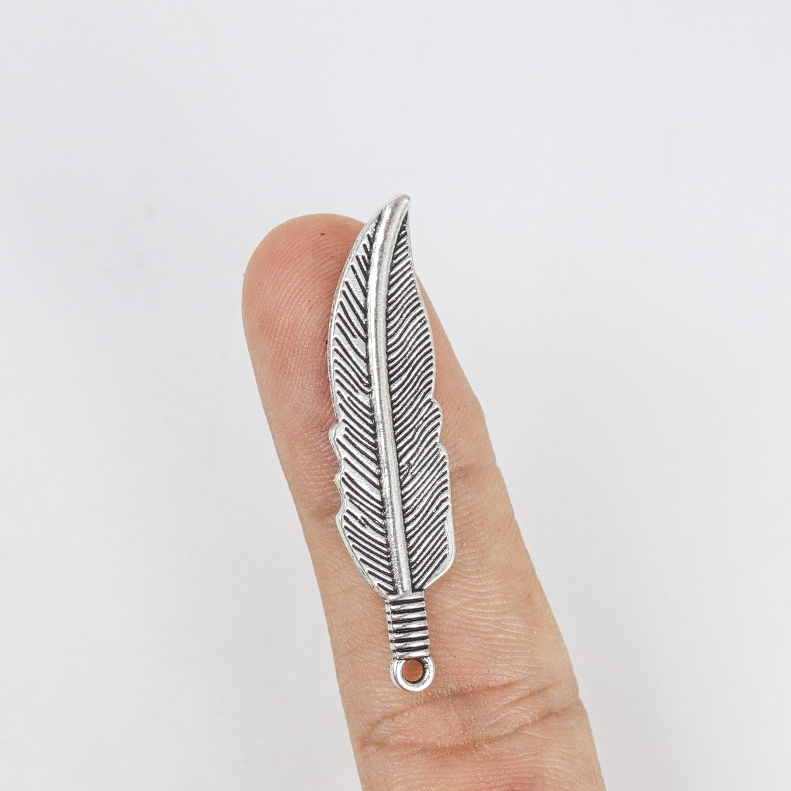 $2.00 Silver Feather Alloy Pendant Pack (5 Pendants)