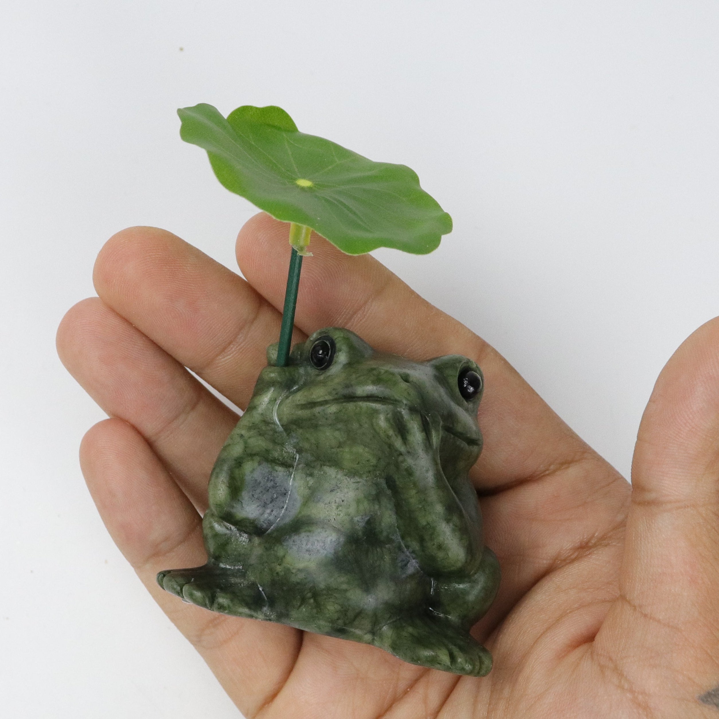 2.25 Inch Serpentine Frog w Lily Pad F18