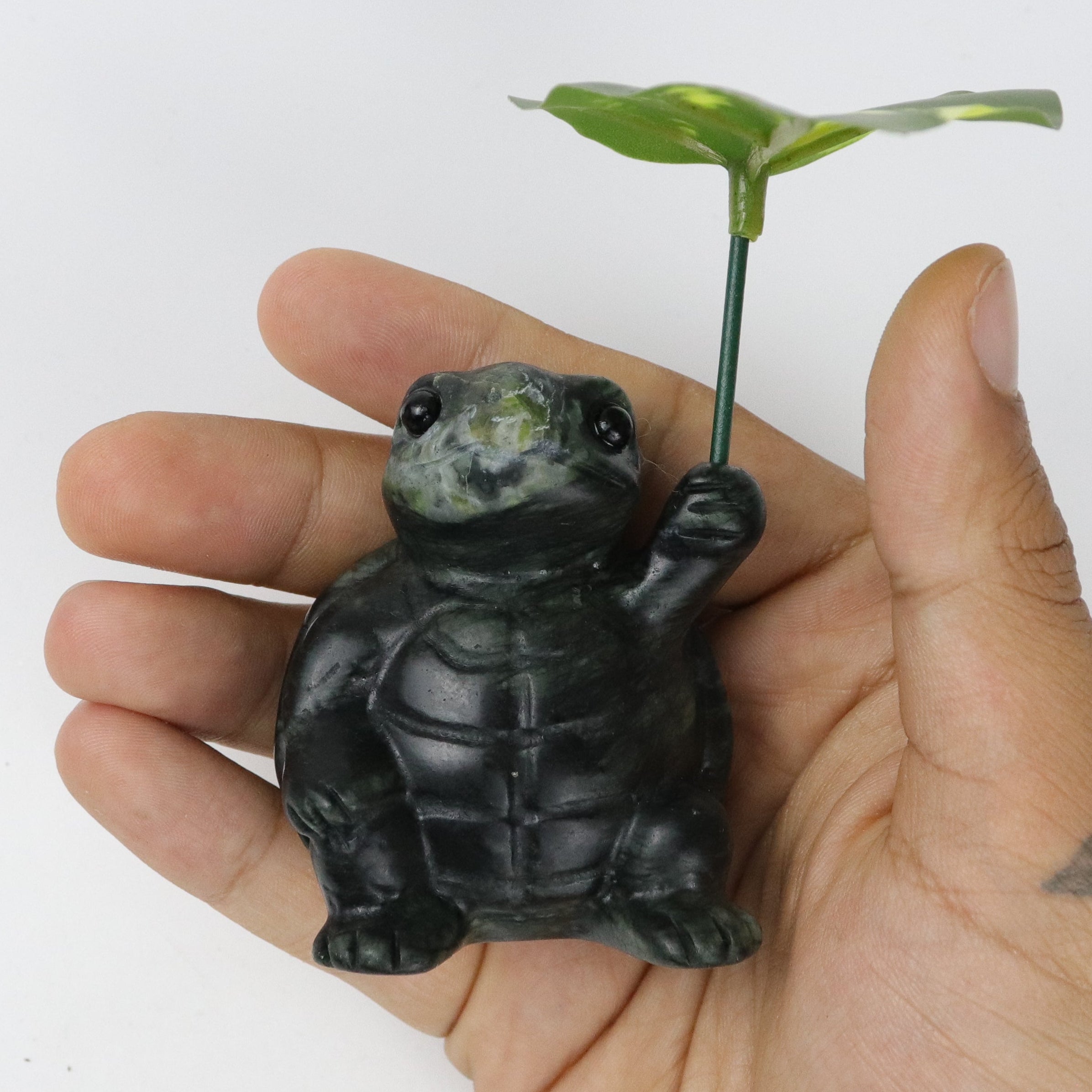 2.75 Inch Serpentine Turtle w Leaf T18