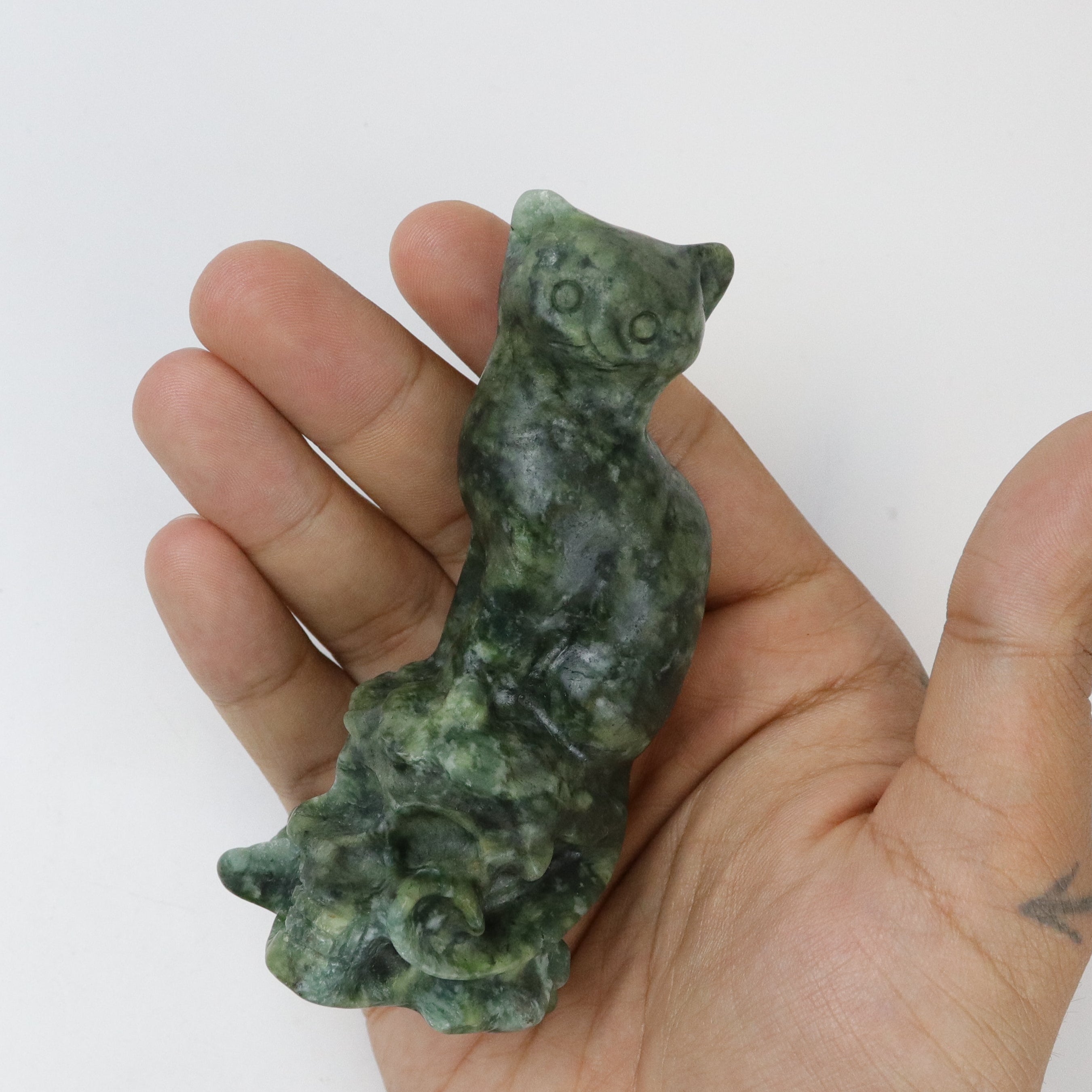4 Inch Serpentine Kitty on Skull B37