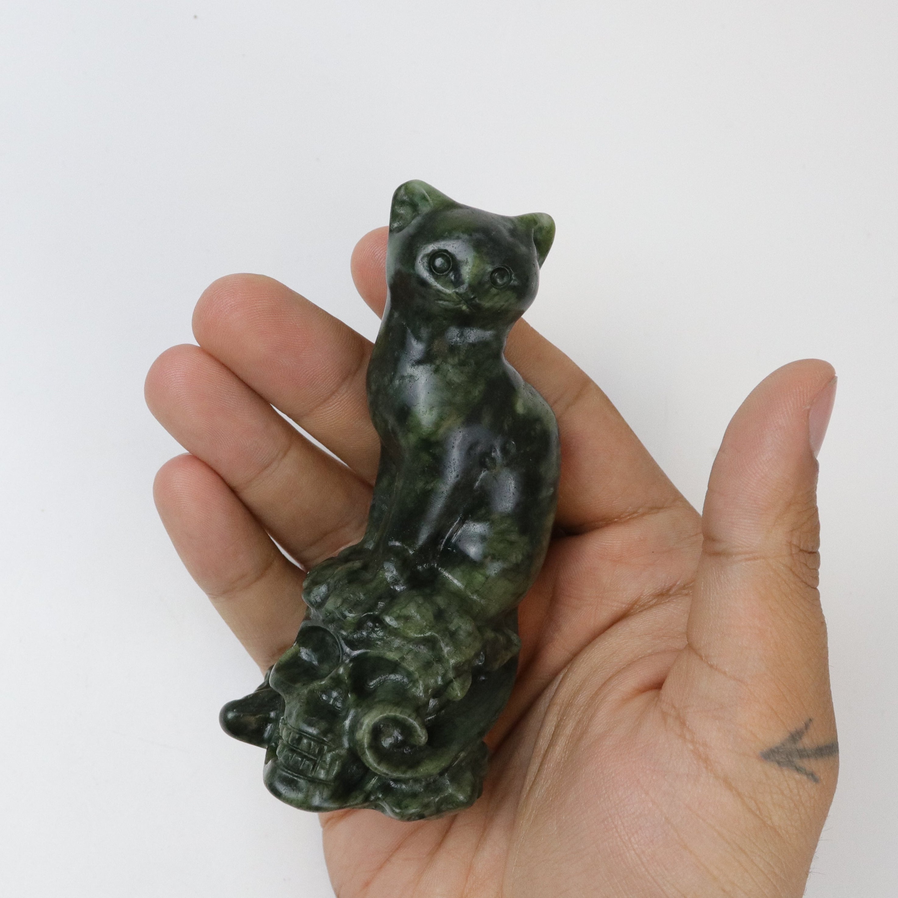 4 Inch Serpentine Kitty on Skull F37