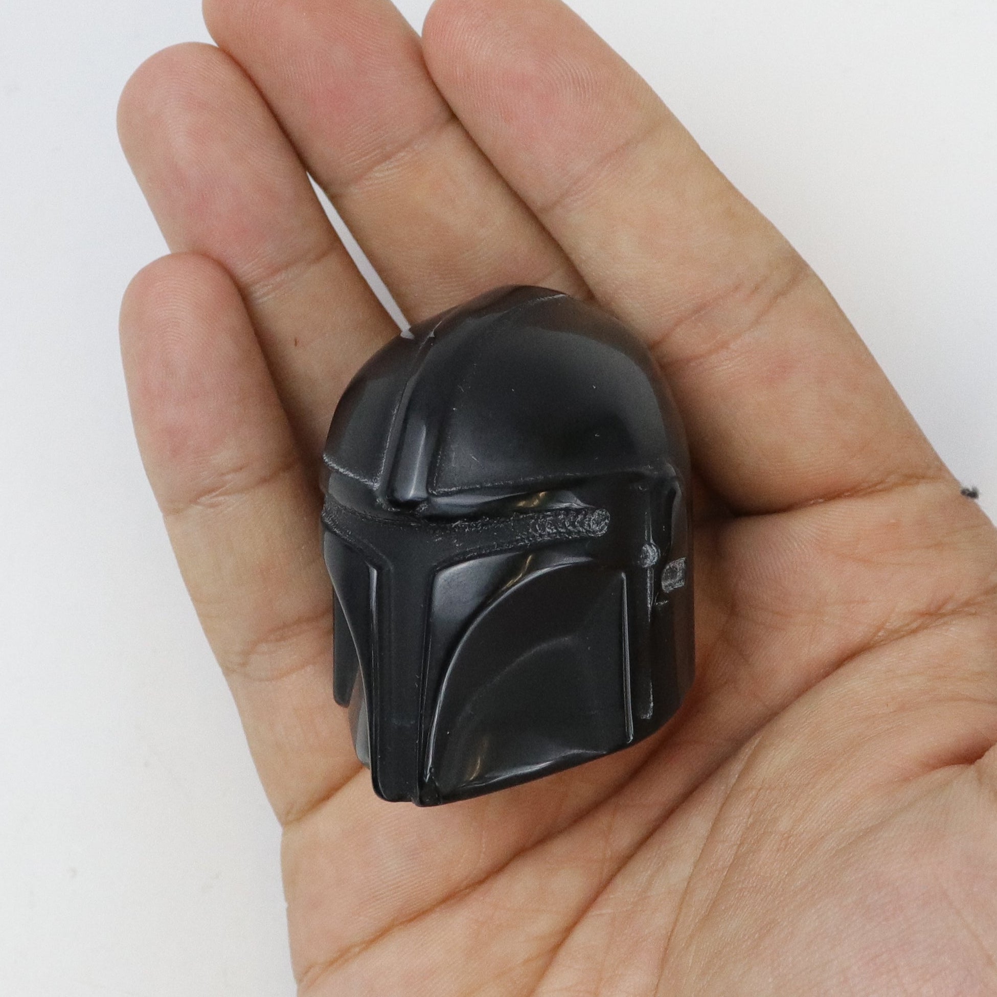 2 Inch Obsidian Mandalorian Helmet M16