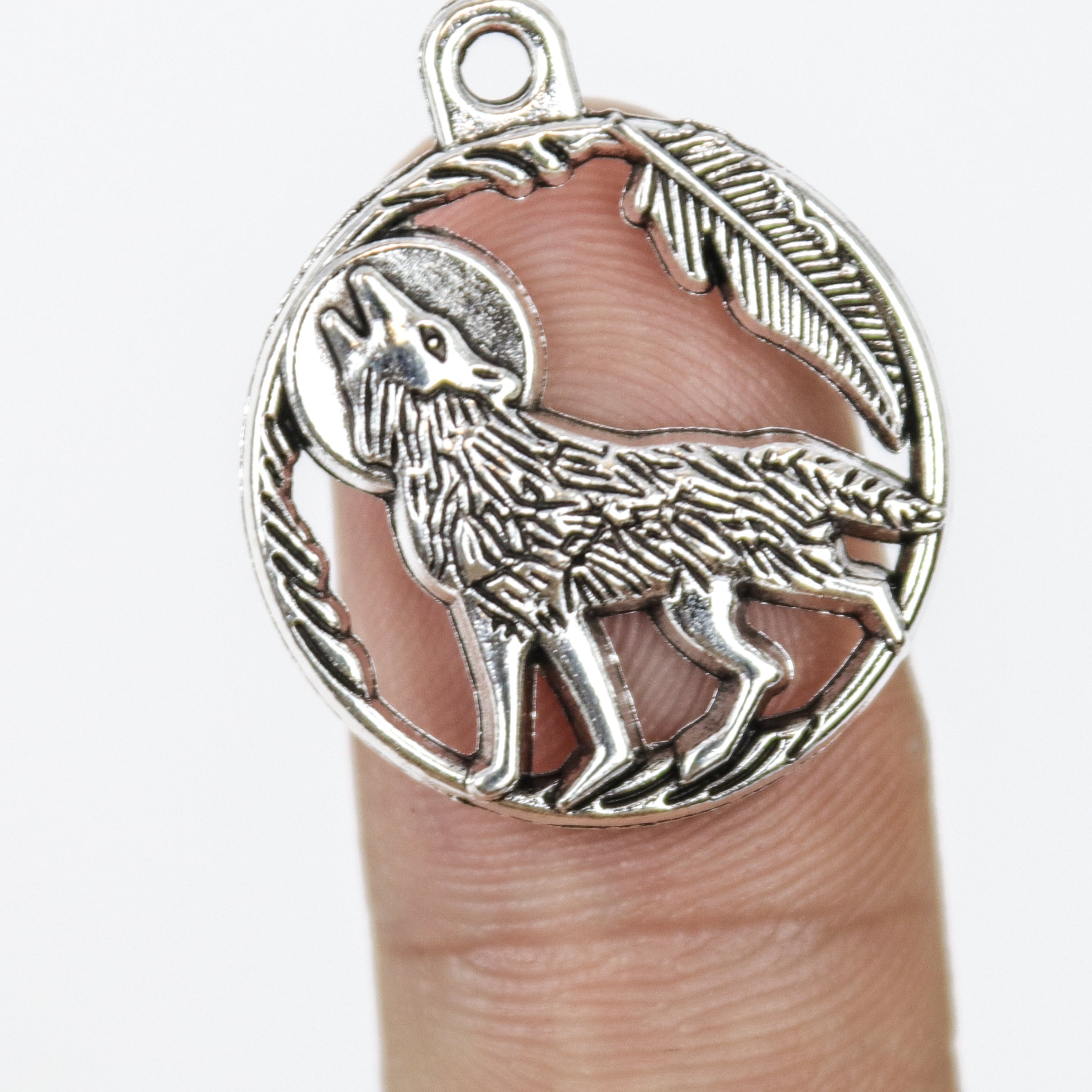 $1.50 Wolf Howling Alloy Charm Pack (5 Charms)