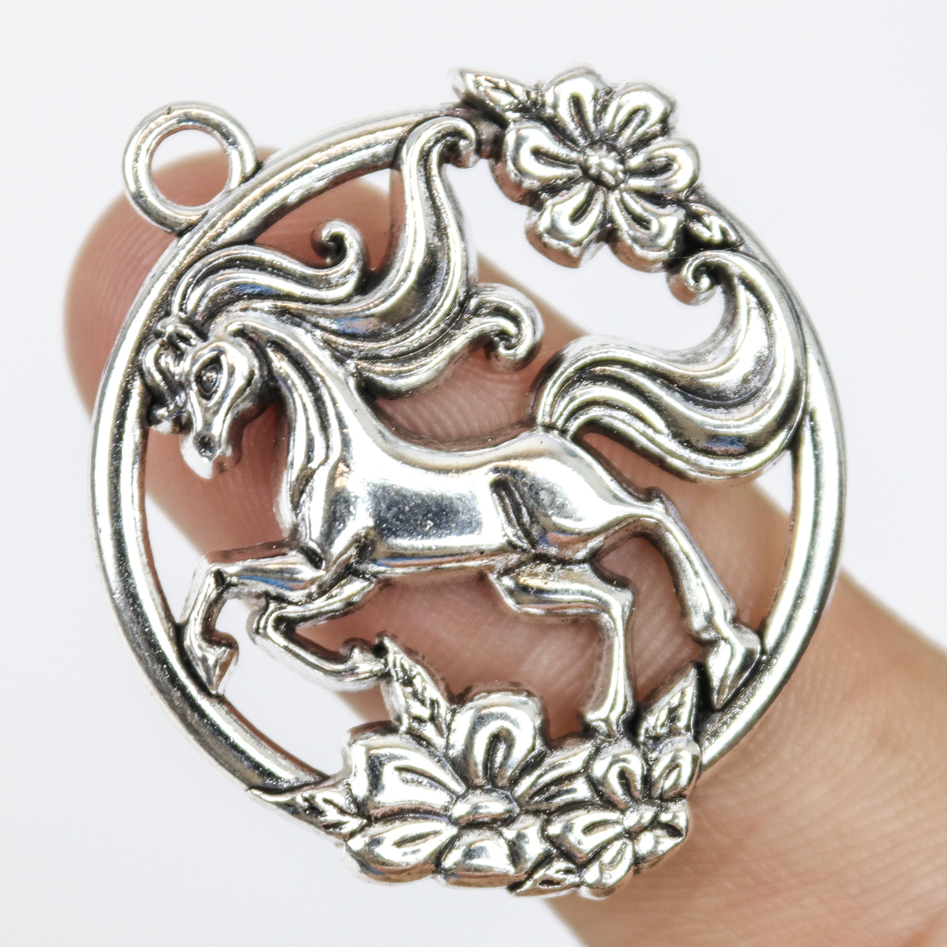 $1.50 Lg Horse w Flowers Alloy Charm Pack (5 Charms)