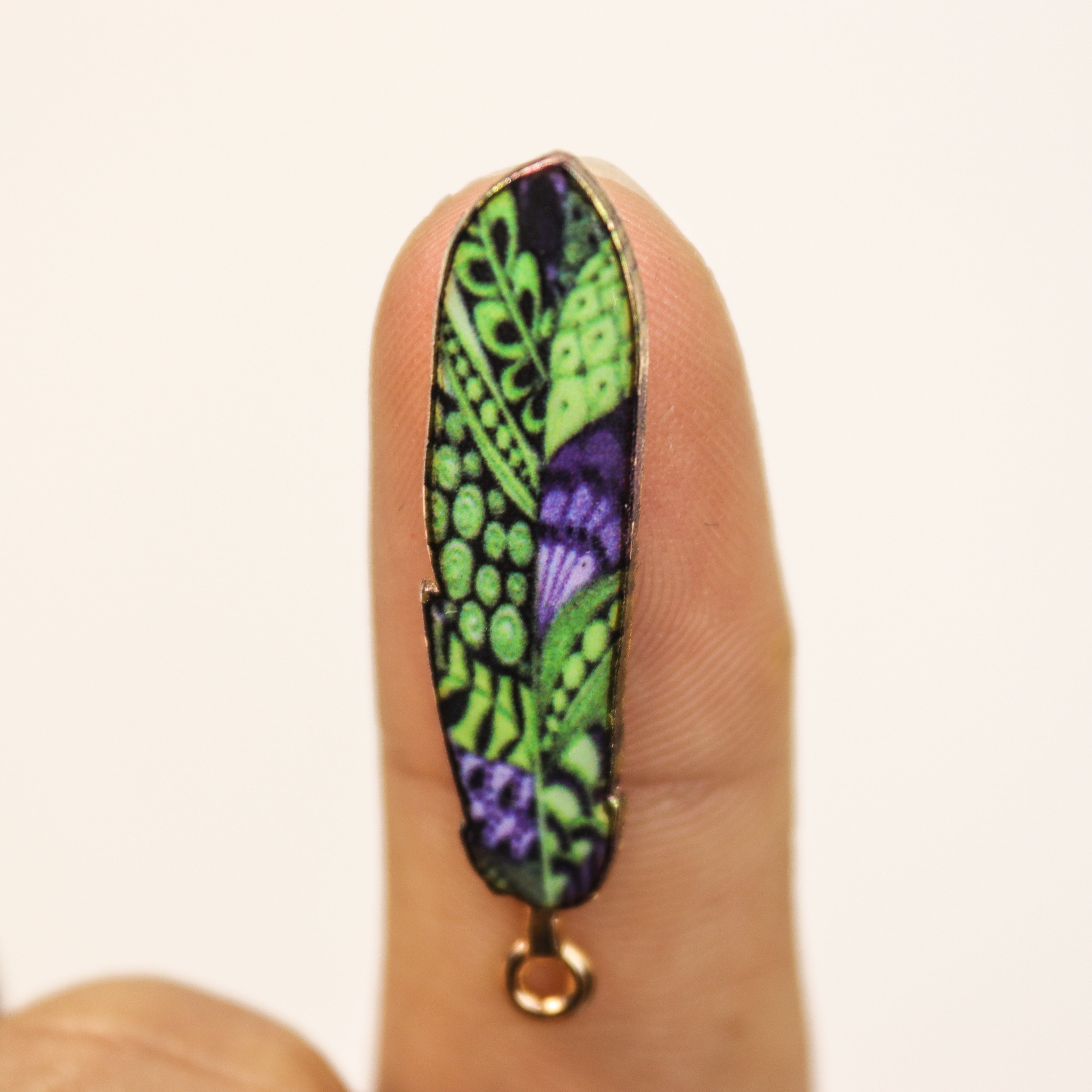 $2.50 Enamel Green/Purple Feather Charm Pack (4 Charms)