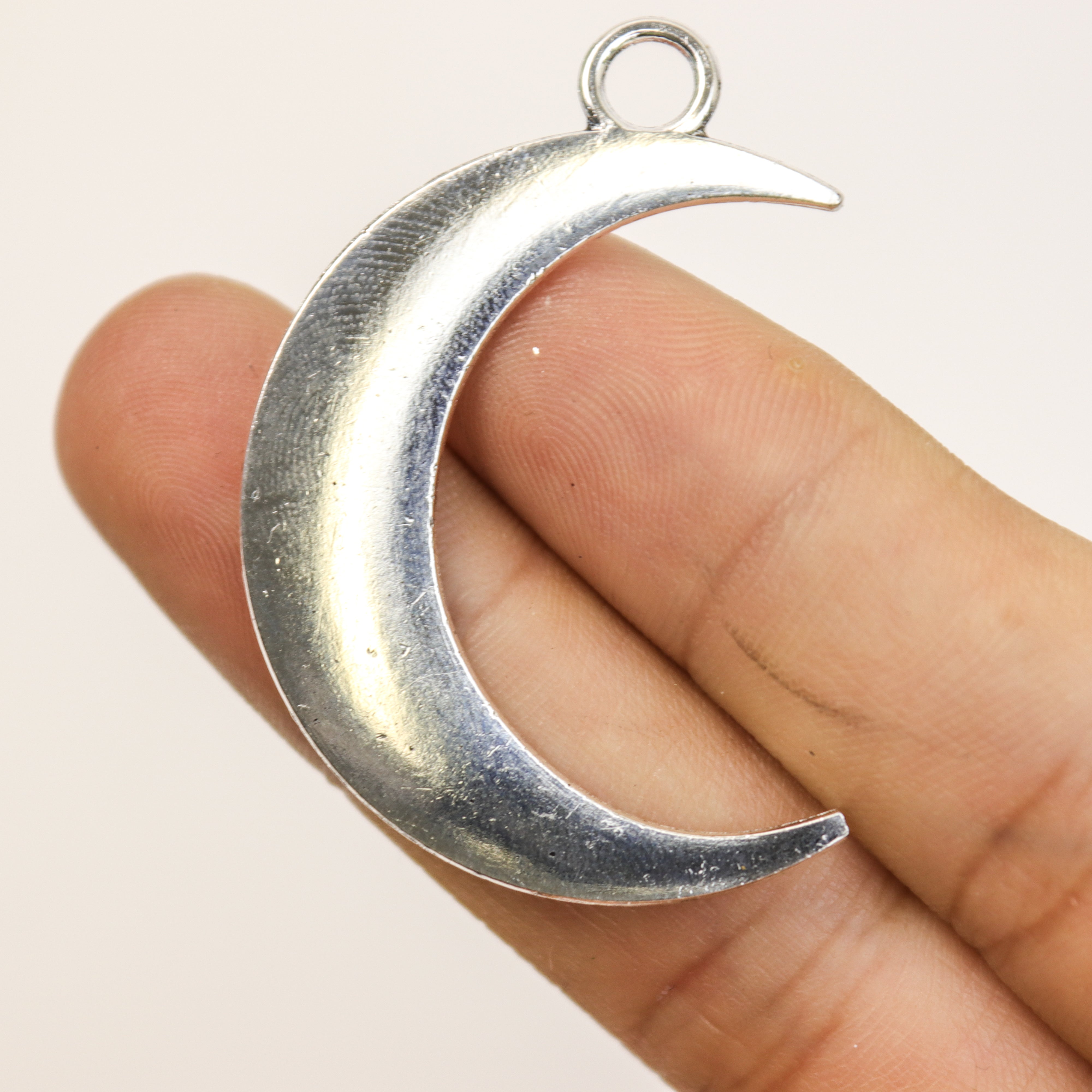 $1.50 Large Crescent Moon Alloy Charm Pack (5 Charms)