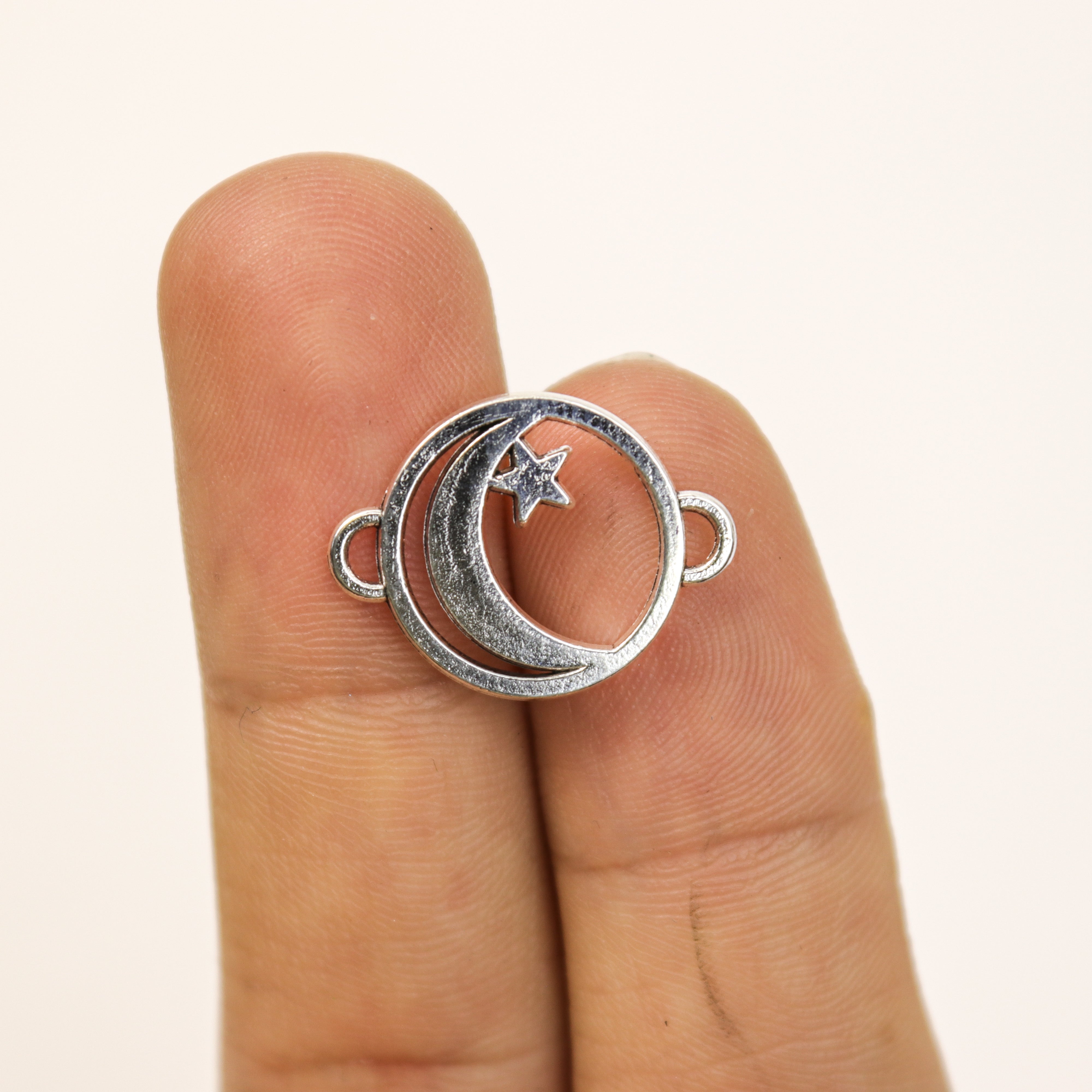 $1.50 Moon w Star Alloy Charm Pack (5 Charms)