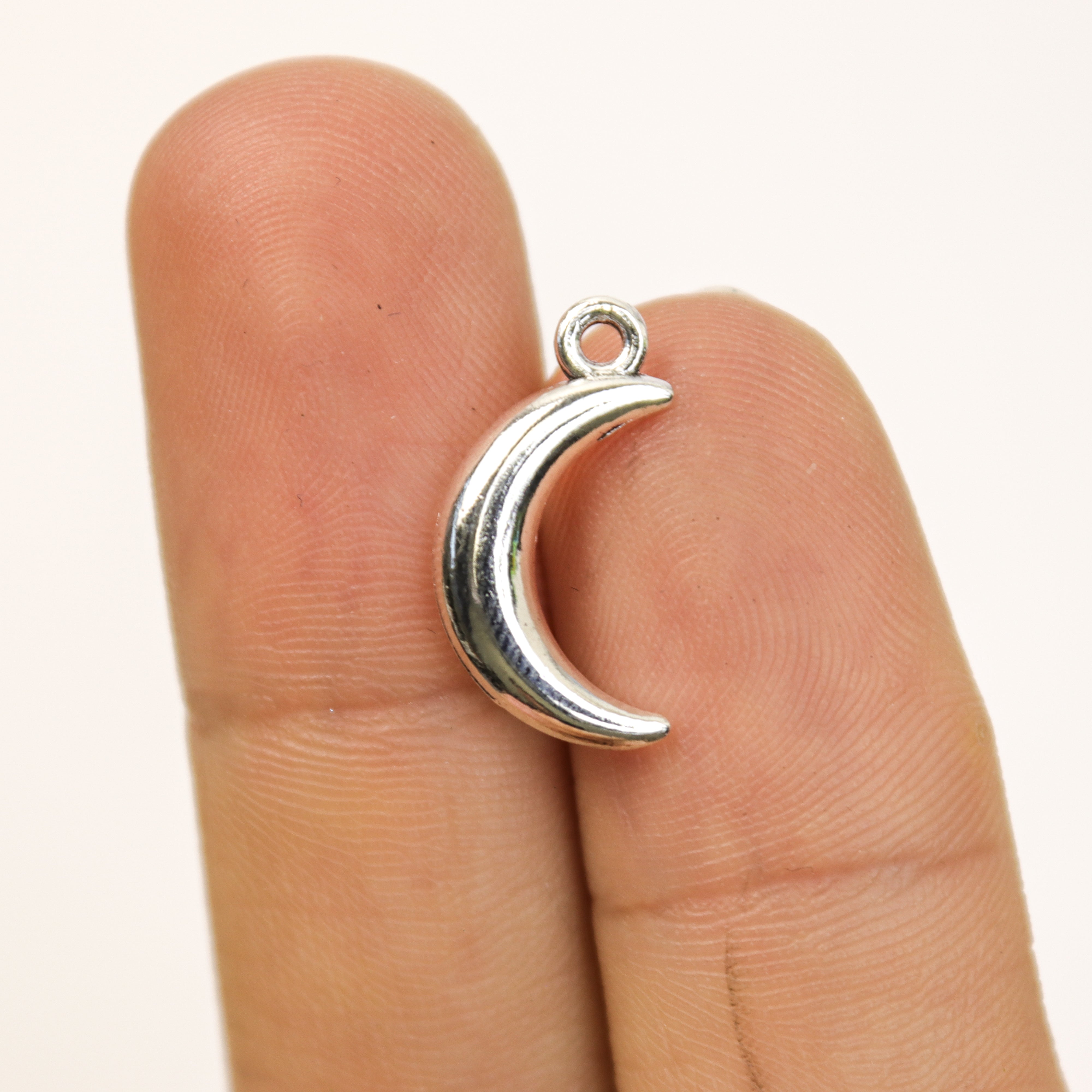 $1.50 Crescent Moon Alloy Charm Pack (5 Charms)