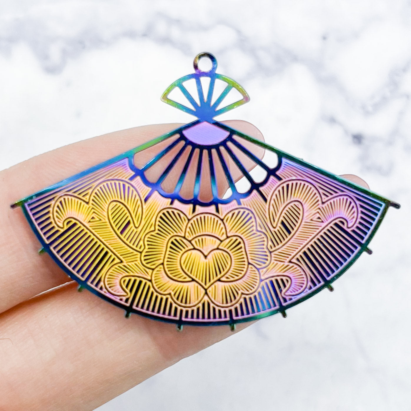 33mm Electroplated Laser Cut Hand Fan Pendant L27