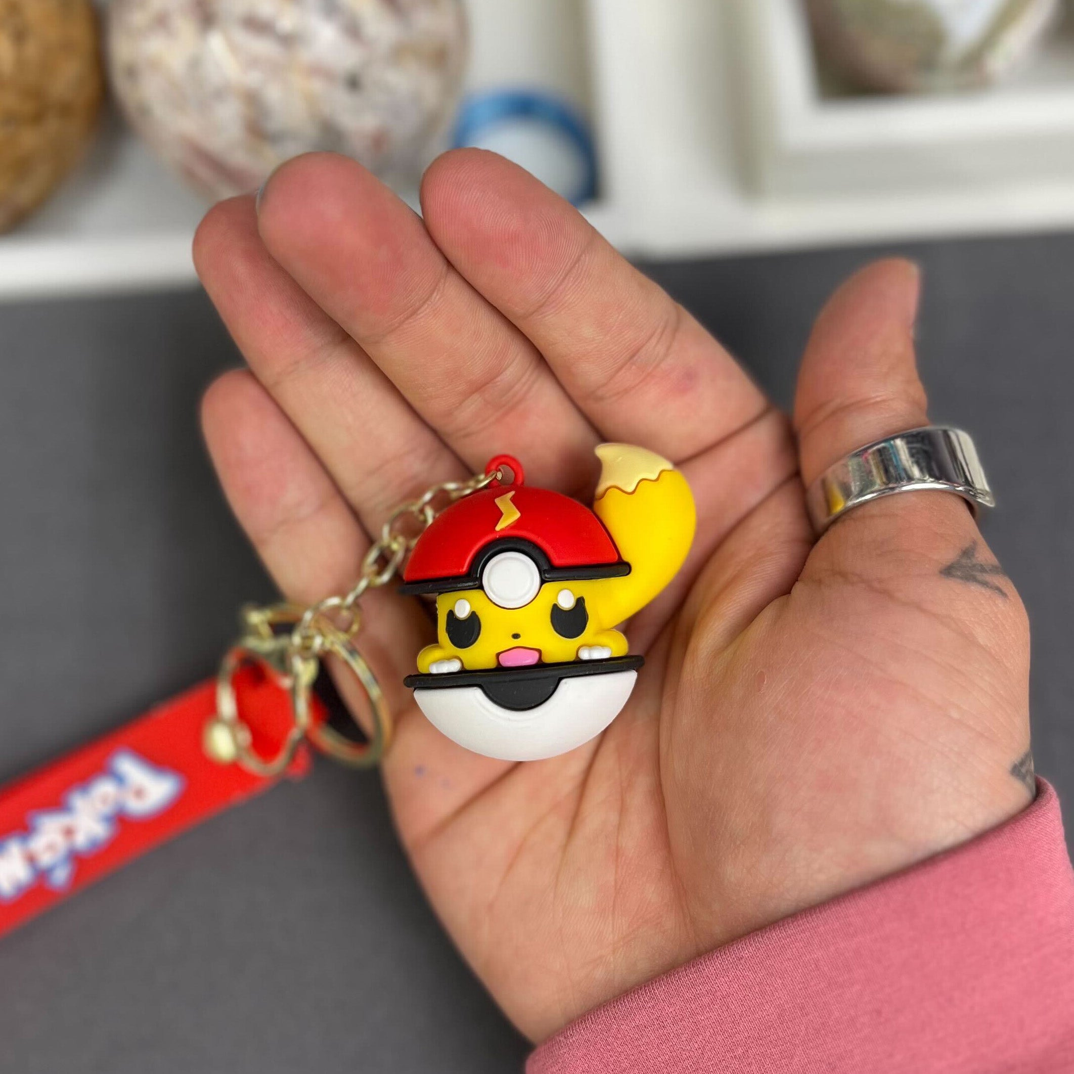 35mm Pikachu Inside of Pokeball Keychain W5
