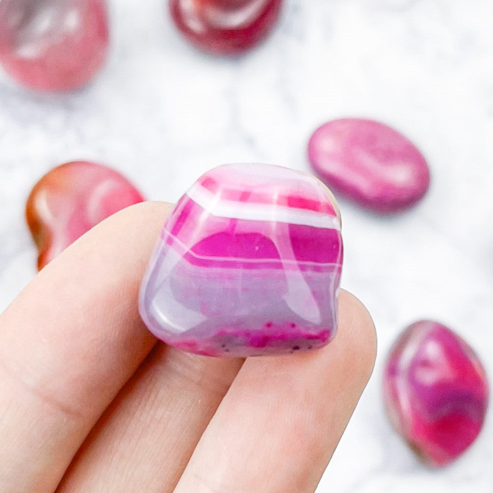 Medium Dyed Fuchsia Agate Tumble