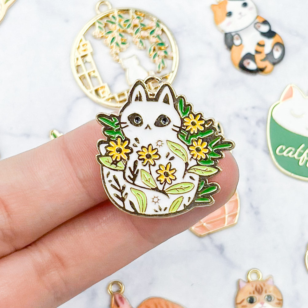 Plants and Flowers White Cat Charm