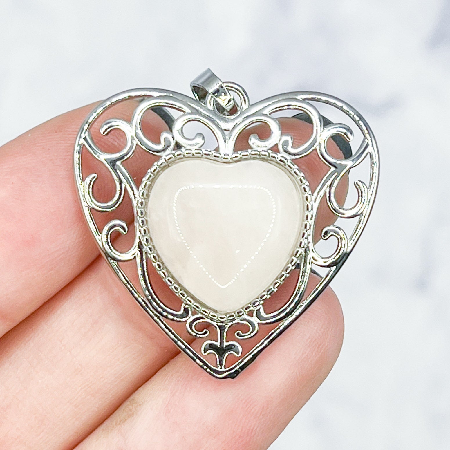 30mm Rose Quartz in Filigree Heart Pendant L8