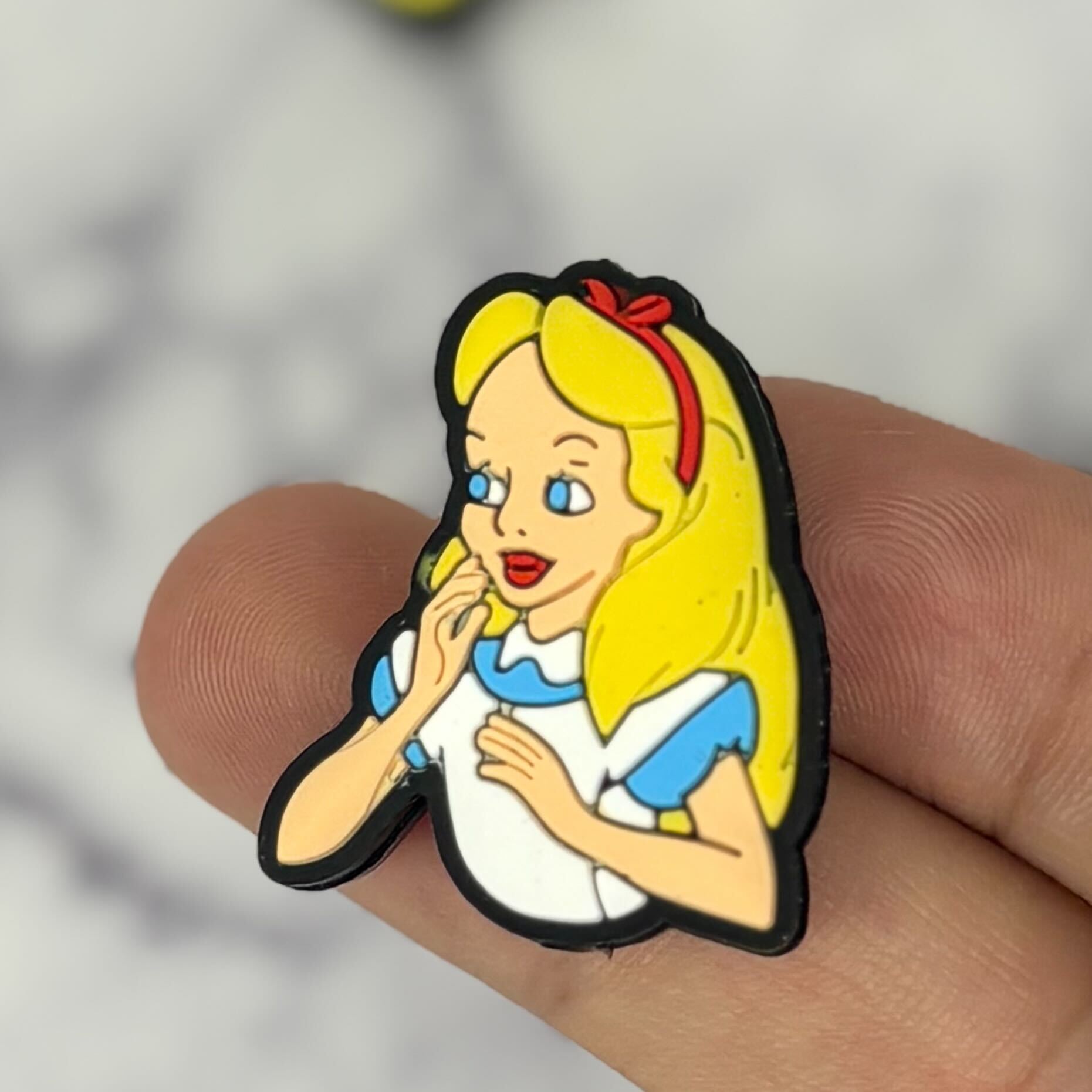 30mm Alice in wonderland silicone bead P275
