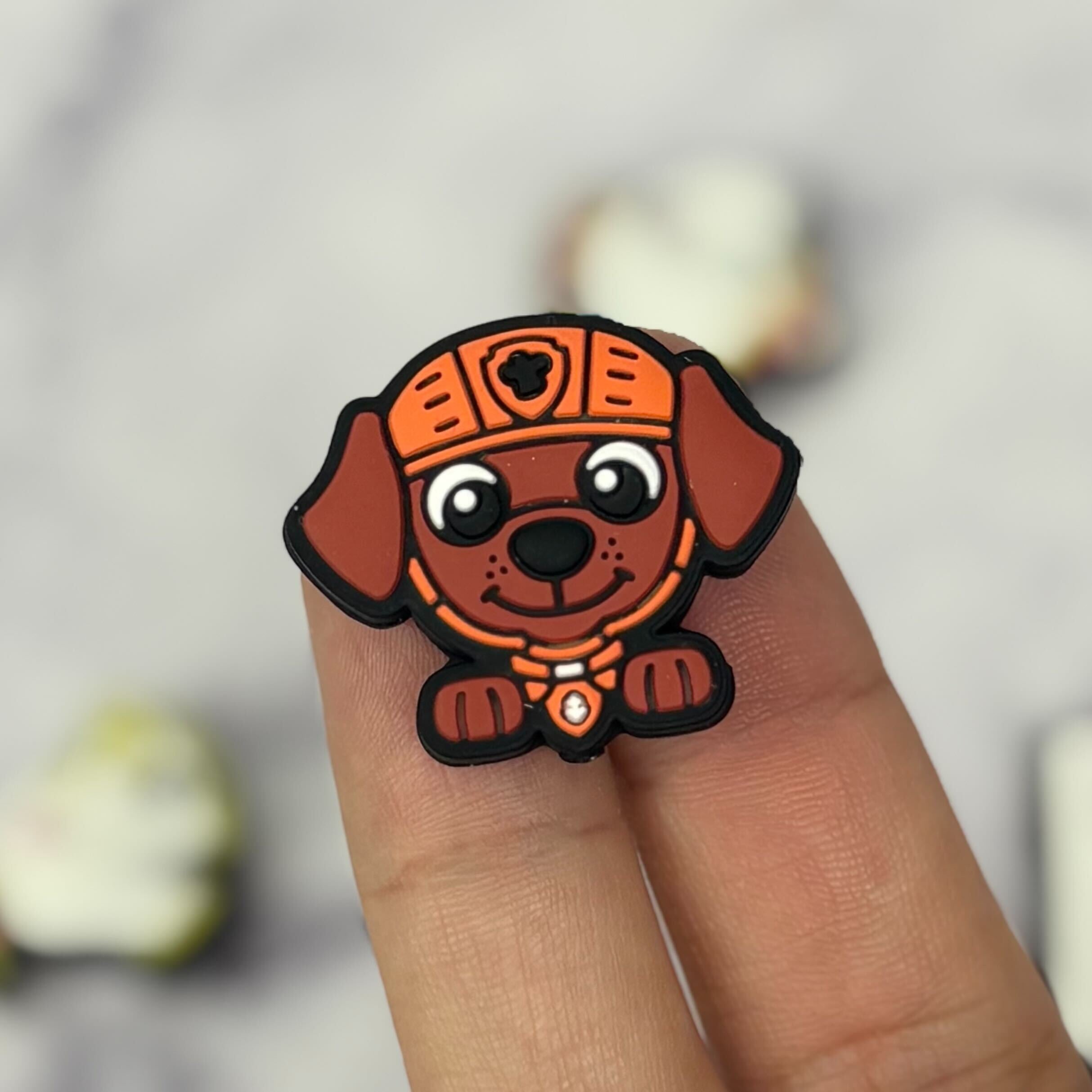 25mm dog with baseball cap silicone bead U275