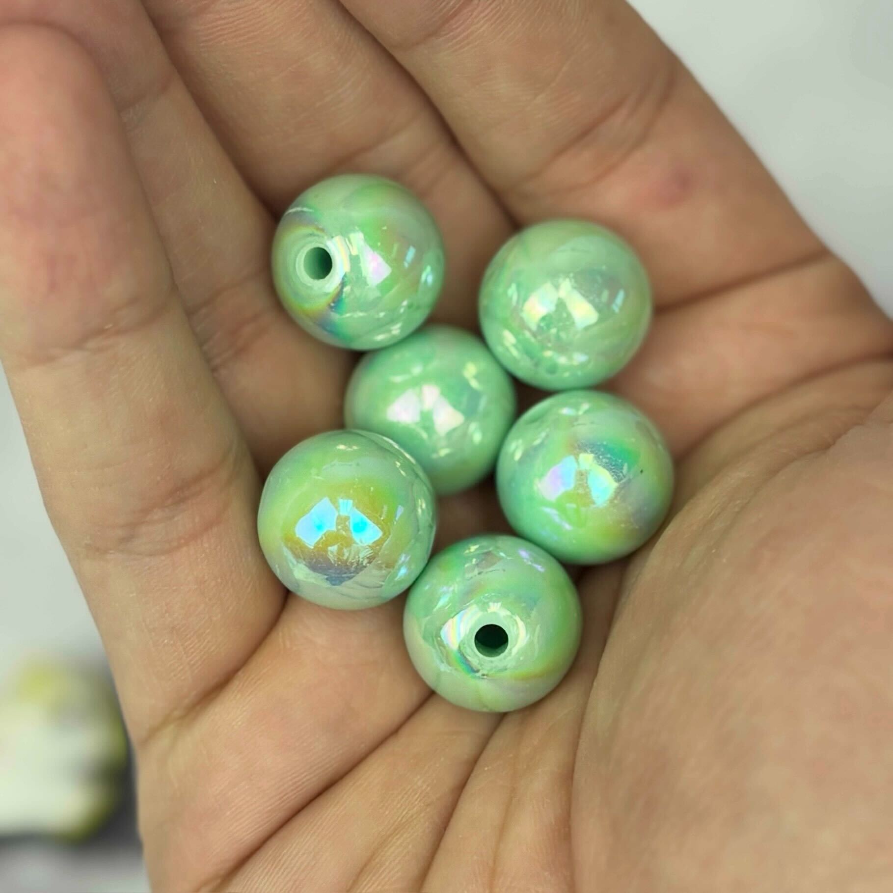 14mm Aura Mint Green Acrylic Bead F85