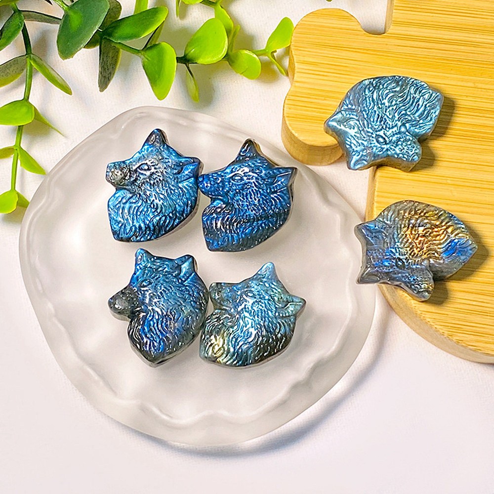 1.25-In Labradorite Wolf Head Medallion D20