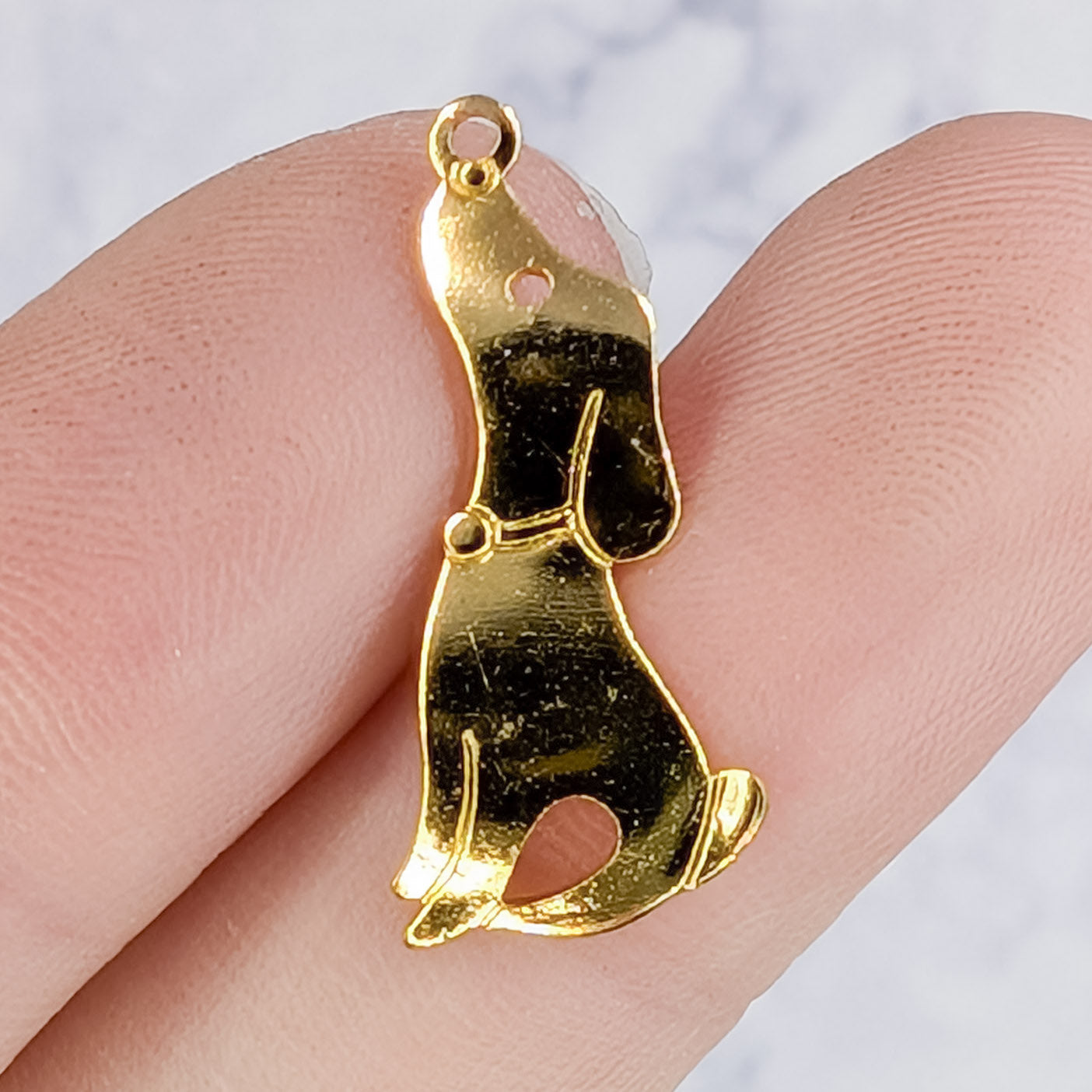 24mm Gold Sitting Dog Looking Up Charm V3