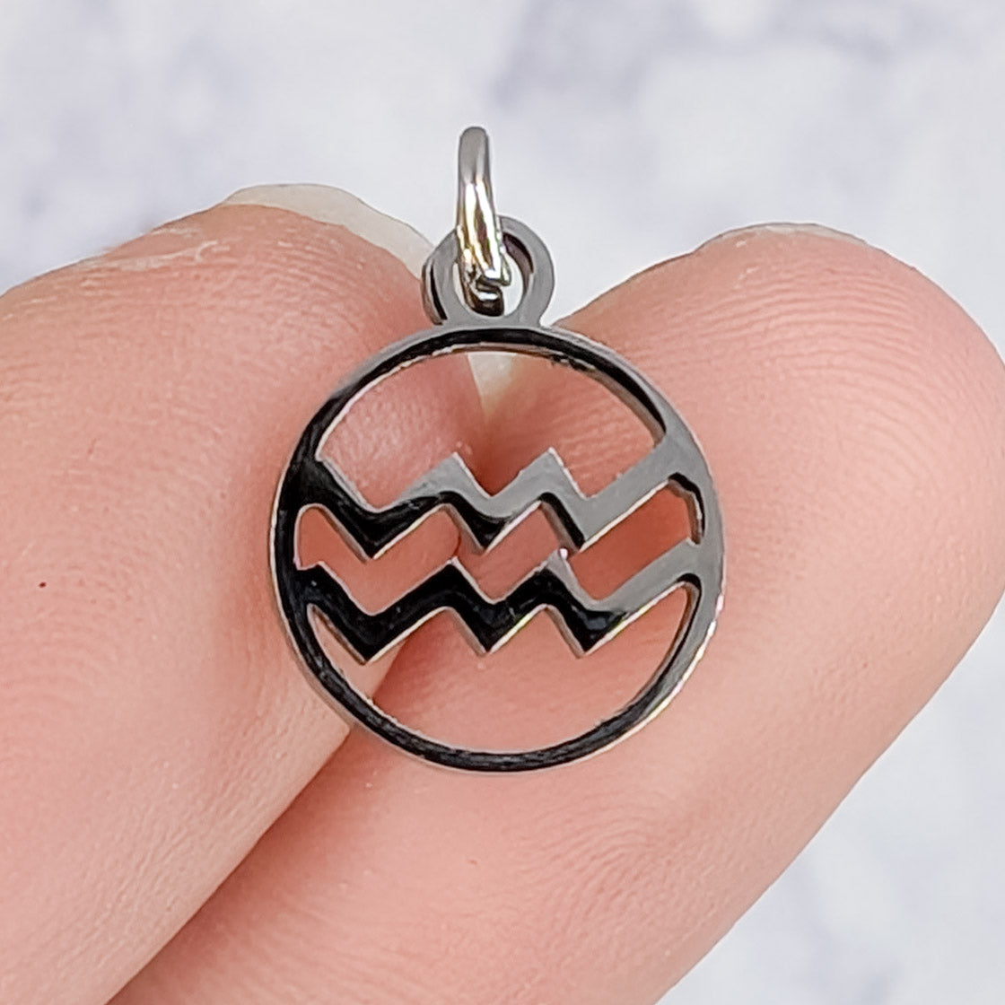 13mm Stainless Steel Aquarius Zodiac Sign Outline Charm Q2